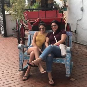 Meet your Posher, Scarlett y francisco